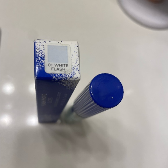 The Estée Edit by Estée Lauder Flash Photo Gloss - Picture 2 of 2